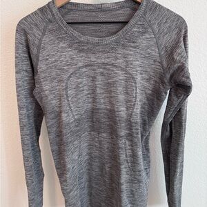 Swiftly Tech Lululemon Gray  Long-Sleeve Women's Top